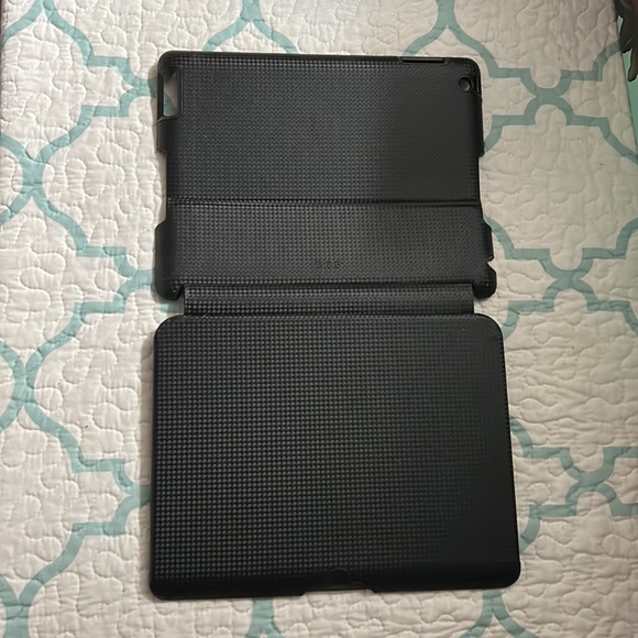 ZAGG Folio Keyboard with Hinged Case - Picture 3 of 6